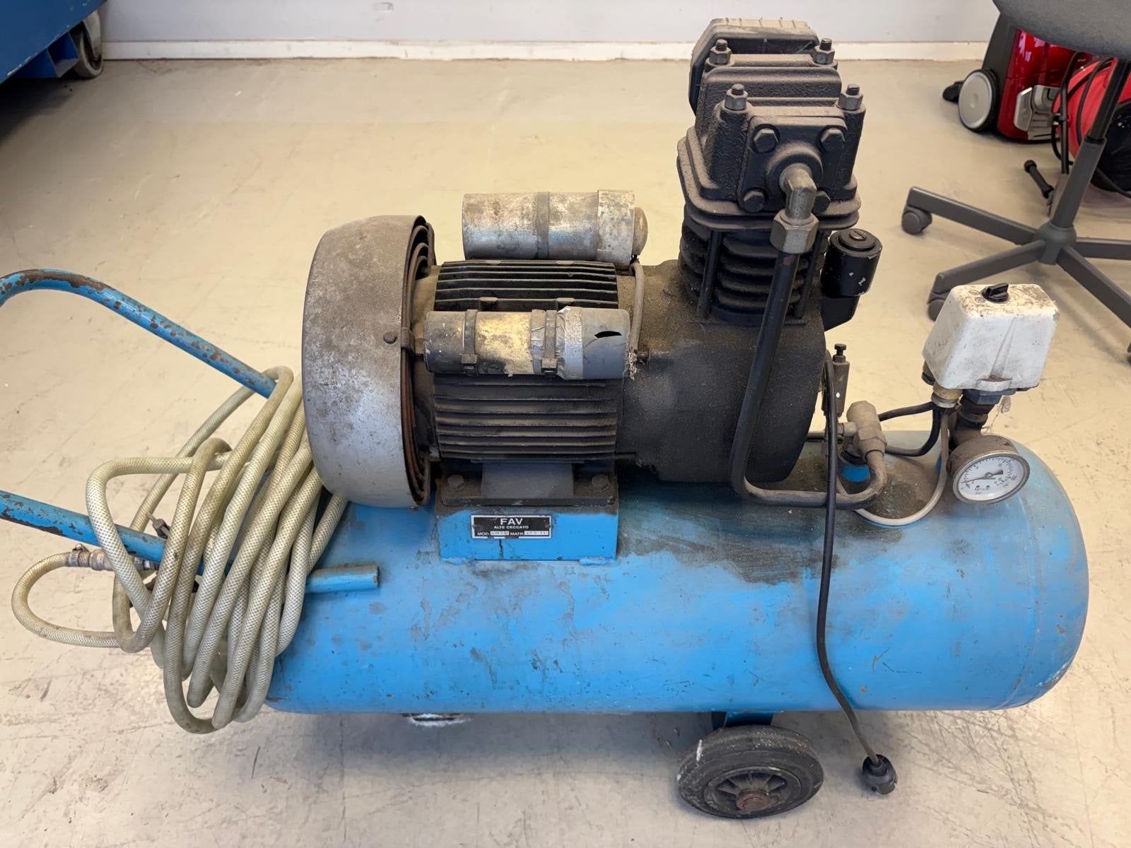 FAV ALTE CECCATO Compressor - Gebruikt, Mobiel, Doe-het-zelf en Verbouw, Compressors, Ophalen, Gebruikt, 6 tot 10 bar, 25 tot 100 liter