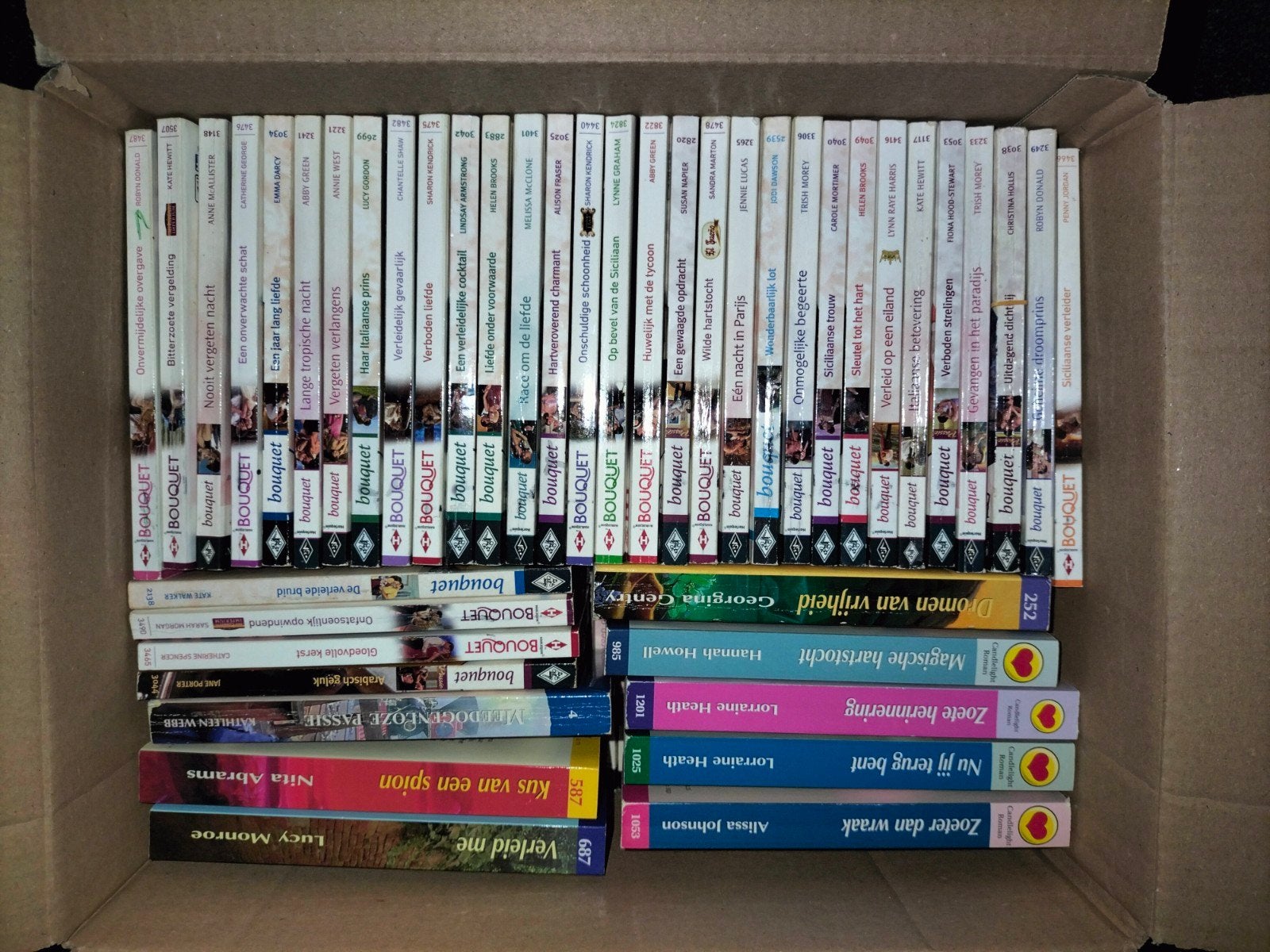 54 Bouquet reeks, intieme boekjes en 8 historische romans, Boeken, Romans, Ophalen of Verzenden, Gelezen
