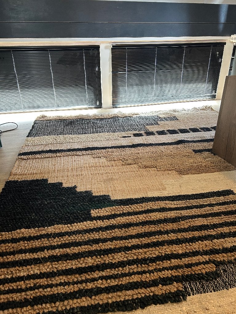 Prachtig vloerkleed in beige, bruin en zwarte kleuren, Ophalen, 150 tot 200 cm, 200 cm of meer, Zo goed als nieuw
