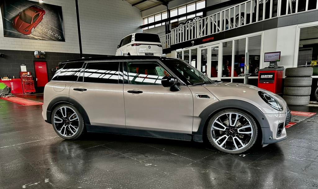 Mini Clubman 2.0 178pk Aut 2021 Rooftop Grey, Auto's, Mini, Automaat, Achterwielaandrijving, Leder, Particulier