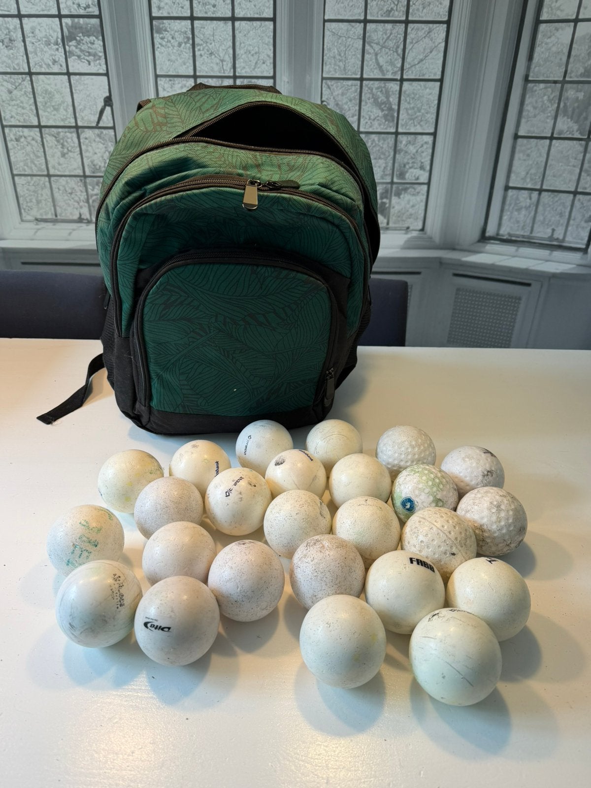Rugzak met 25 (veld)hockeyballen, Sport en Fitness, Hockey, Ophalen of Verzenden, Gebruikt, Bal