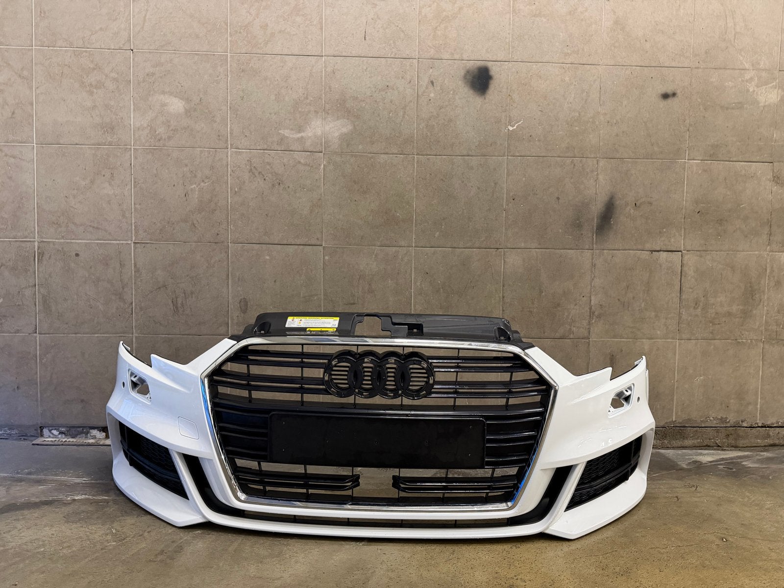 Audi A3 Bumper Voorzijde Wit - Gebruikt, Auto-onderdelen, Gebruikt, Voor, Bumper, Audi