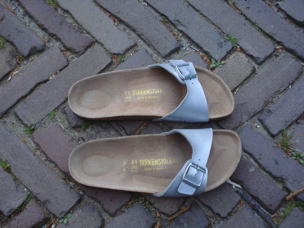 BIRKENSTOCK MADRID ZILVER 41 NU GEEN VERZENDKOSTEN PER POST, Slippers, Overige kleuren, Verzenden, Zo goed als nieuw