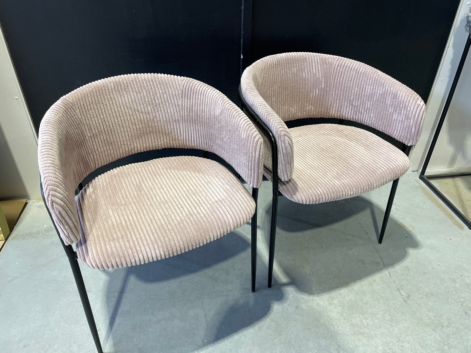 Kave Home eetkamerstoelen roze ribstof (set van 2), Twee, Overige kleuren, Ophalen of Verzenden, Zo goed als nieuw