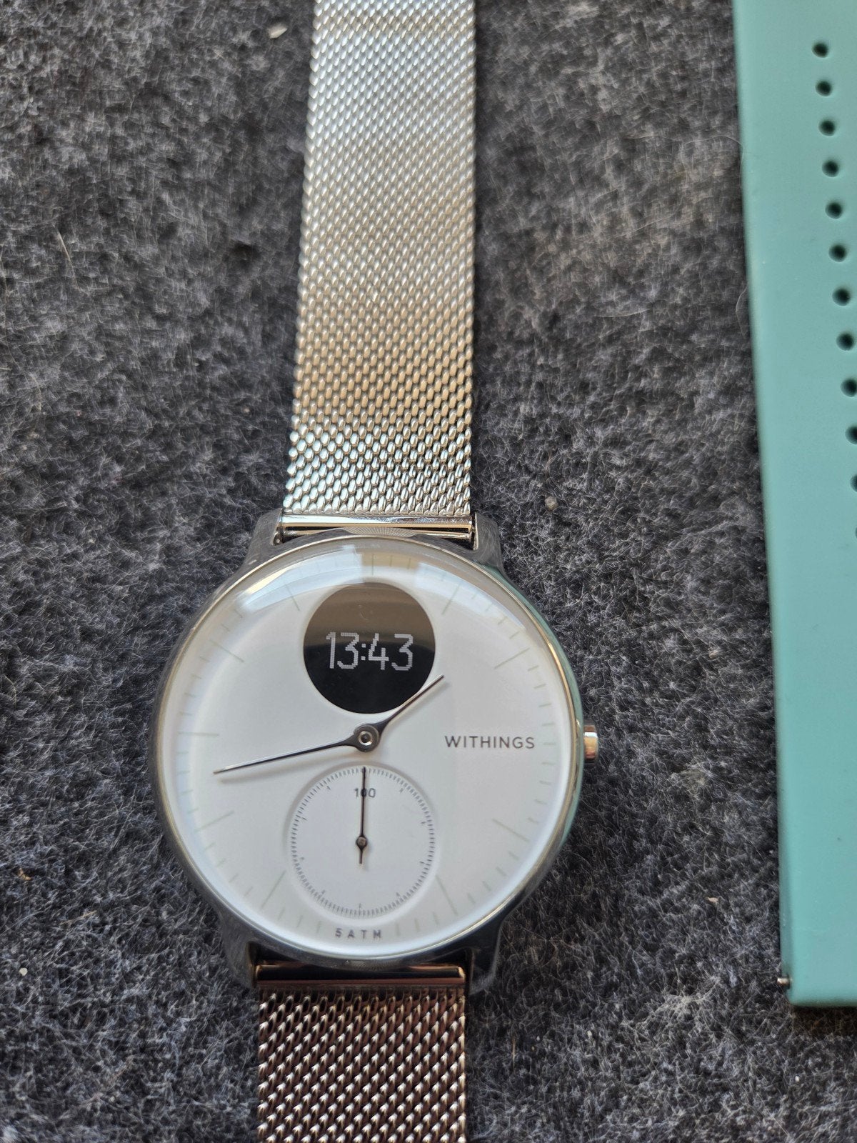 Foto 3 van Withings Steel HR 36mm HWA03B + oplader + 4 bandjes