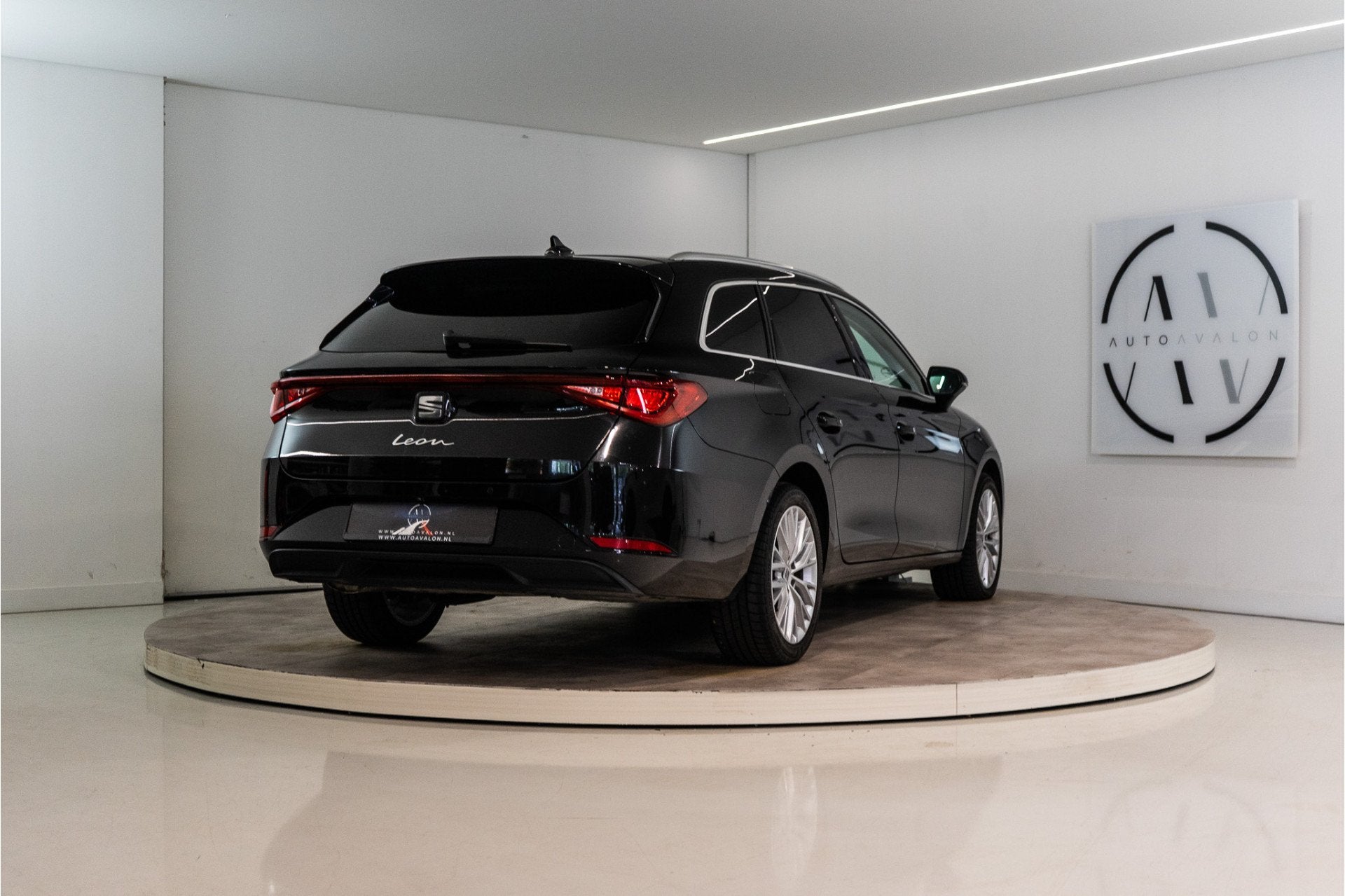 SEAT Leon Sportstourer 1.5 eTSI Xcellence 150PK | LED | Sfee, Auto's, 4 cilinders, Leon, Zwart, Origineel Nederlands
