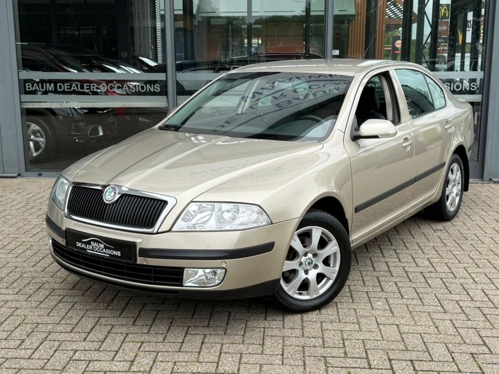 Skoda OCTAVIA 1.6 ELEGANCE AUTOMAAT AIRCO LEER PDC, Gebruikt, 4 cilinders, Beige, Euro 4