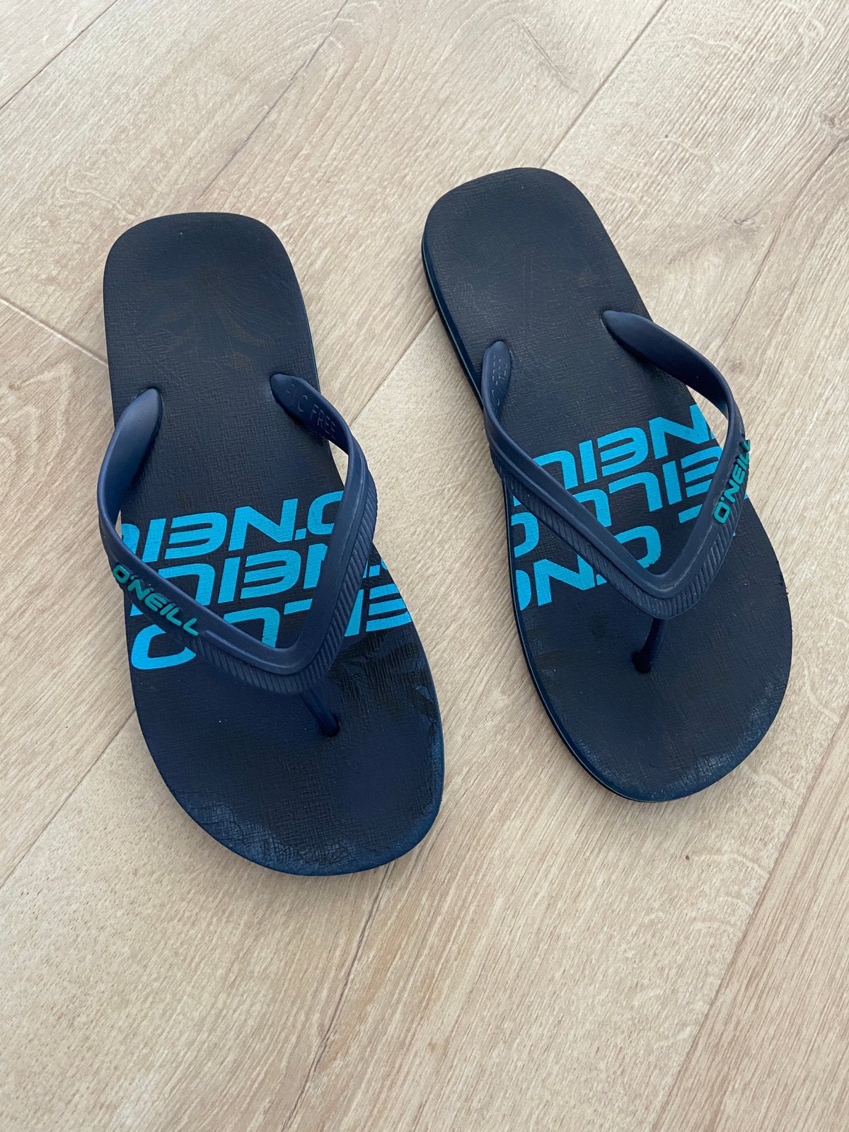 Donker blauwe O’Neill slippers maat 43-44, Kleding | Heren, Slippers, Blauw, Ophalen of Verzenden, Zo goed als nieuw