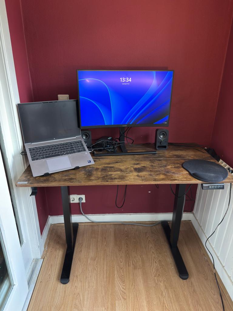 Zit Sta Bureau 120 cm x 60 cm + Monitor en speakers!, Huis en Inrichting, Bureaus, Ophalen, Elektrisch