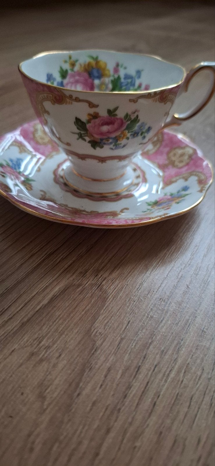 Royal Albert Lady carlyle, Ophalen of Verzenden, Zo goed als nieuw, Porselein, Kop en/of schotel