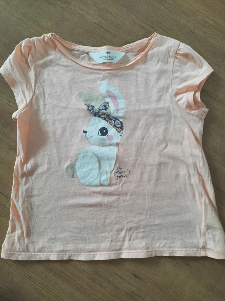 H&M T-shirt met konijn, maat 122/128, Gebruikt, Meisje, H&M, Ophalen of Verzenden