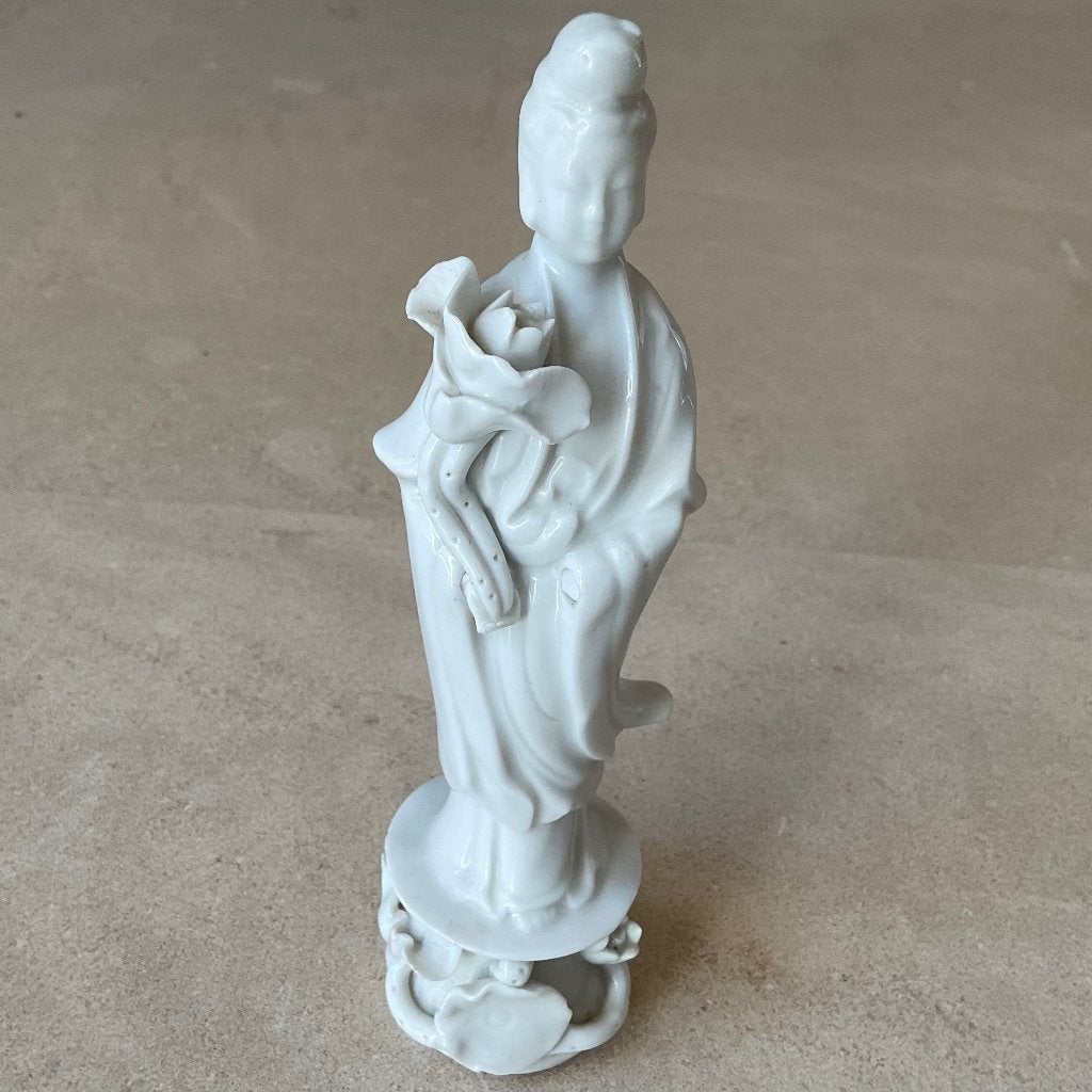 Kwan Yin Blanc de Chine porselein beeldje gemerkt, Antiek en Kunst, China, Verzenden, Beeld, Gemerkt