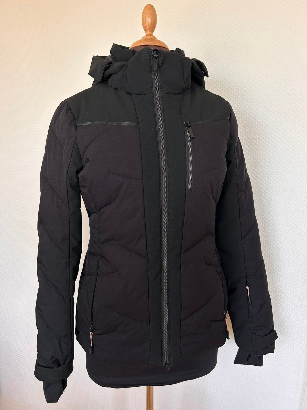 Mooie nette dames ski jas / winterjas van Icepeak in maat 36, Ophalen, Zo goed als nieuw, Maat 36 (S), Jack