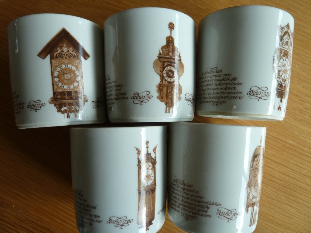 Koffie kopjes met klok motief, Overige materialen, Gebruikt, Ophalen of Verzenden, Overige stijlen