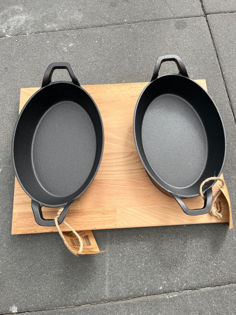 Gietijzeren pannetjes met houten serveerplank, Huis en Inrichting, Ophalen, Nieuw, Overige materialen