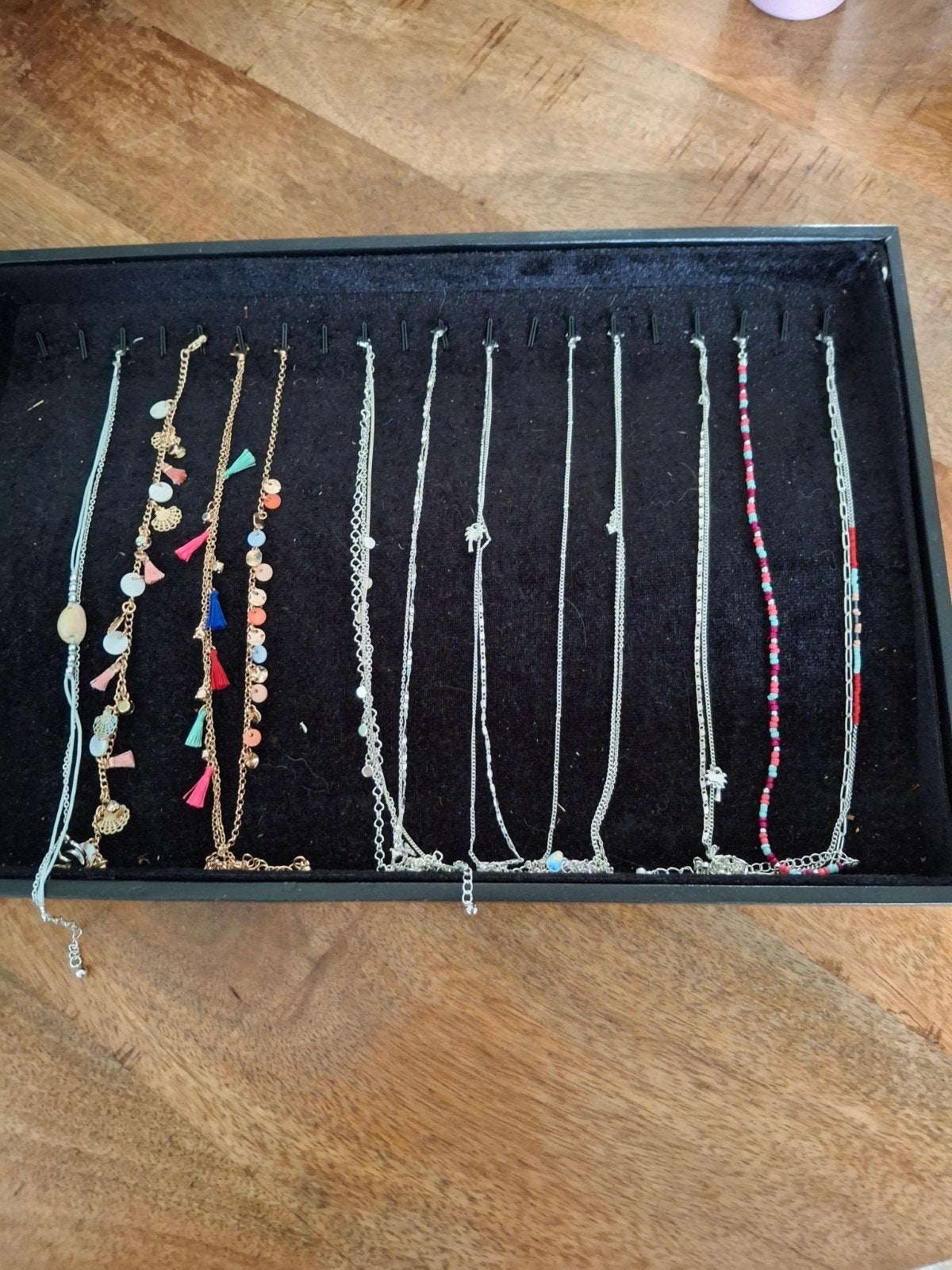 Partij enkelbandjes met display., Ophalen of Verzenden, Nieuw, Overige materialen, Met bedels of kralen