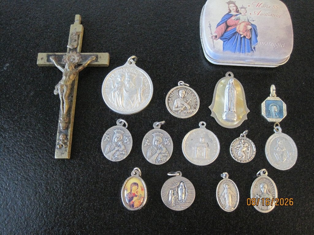 Kruisjes geloofsovertuiging en bedels, Ophalen of Verzenden, Gebruikt, Sieraad, Christendom | Katholiek