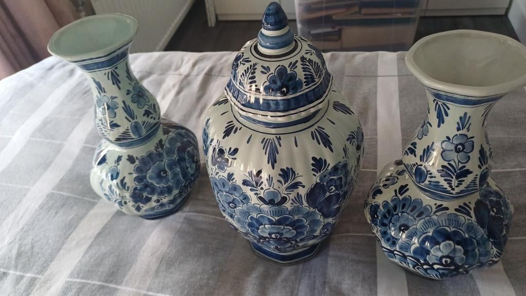 Delfts Blauw Driedelig Kaststel 212 en 213 Handgeschilderd, Antiek en Kunst, Antiek | Keramiek en Aardewerk, Ophalen