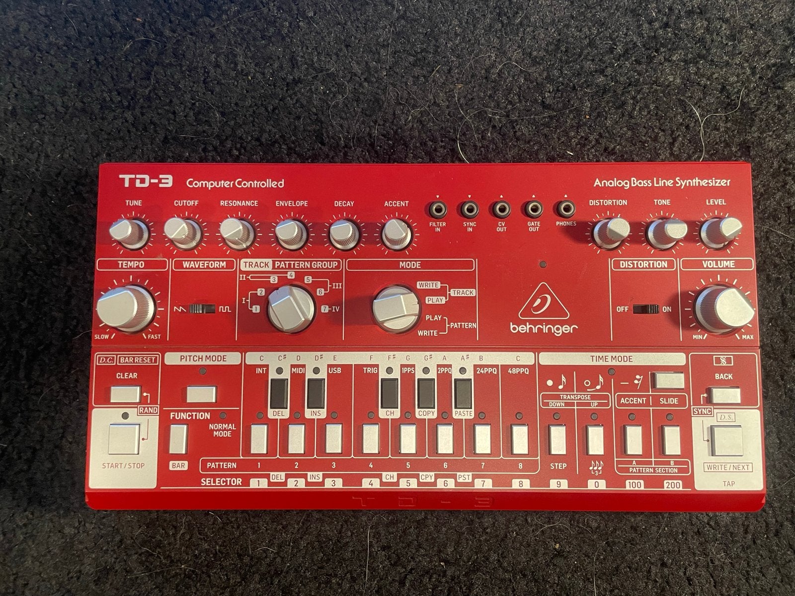 Behringer TD-3 Analoge Bass Line Synthesizer Rood, Overige merken, Zo goed als nieuw, Met midi-aansluiting, Overige aantallen
