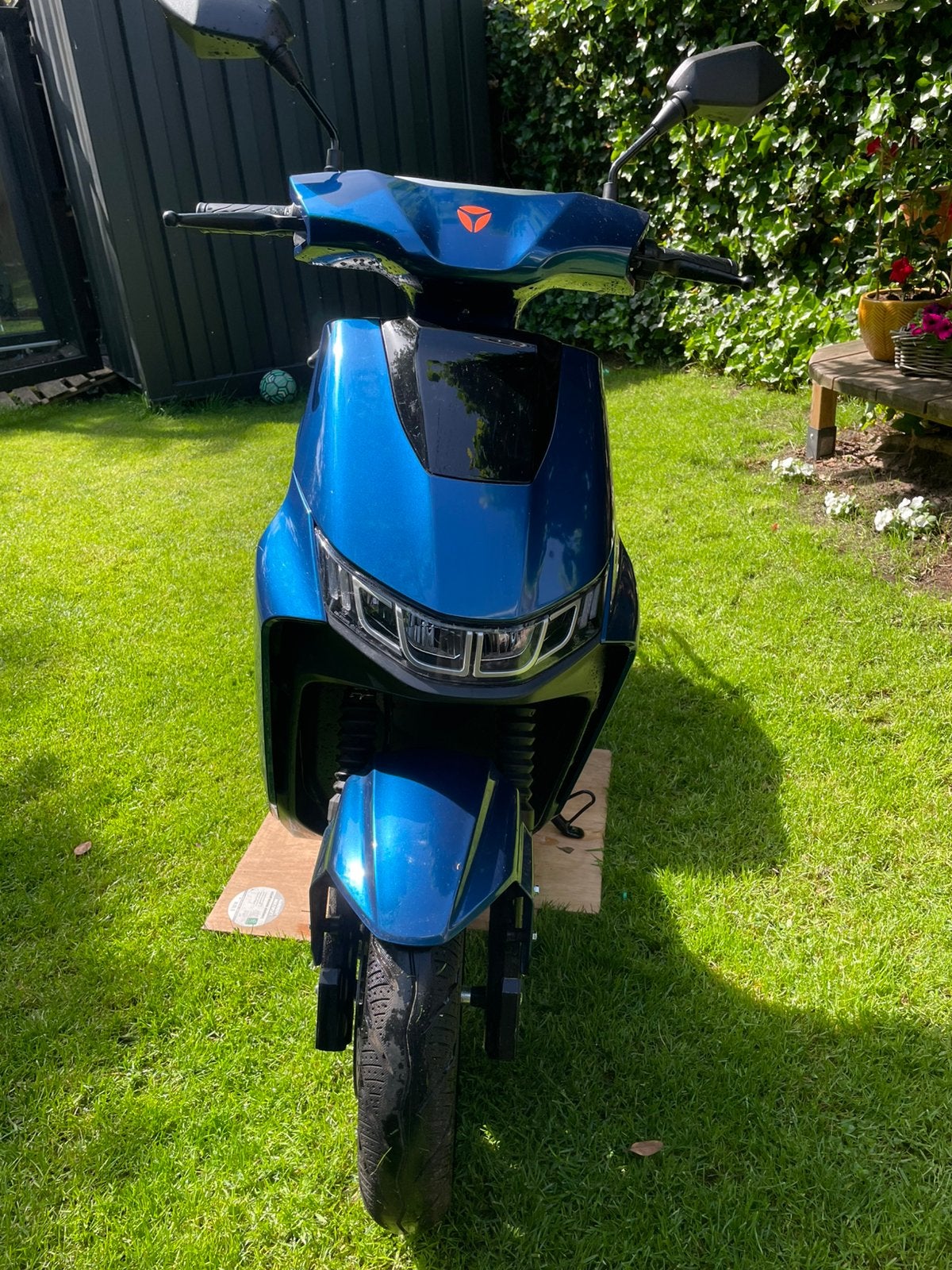 Nu in prijs verlaagd!!Yadea T9L scooter ( 1000 km jong ), Fietsen en Brommers, Scooters | Overige merken, Ophalen, Zo goed als nieuw