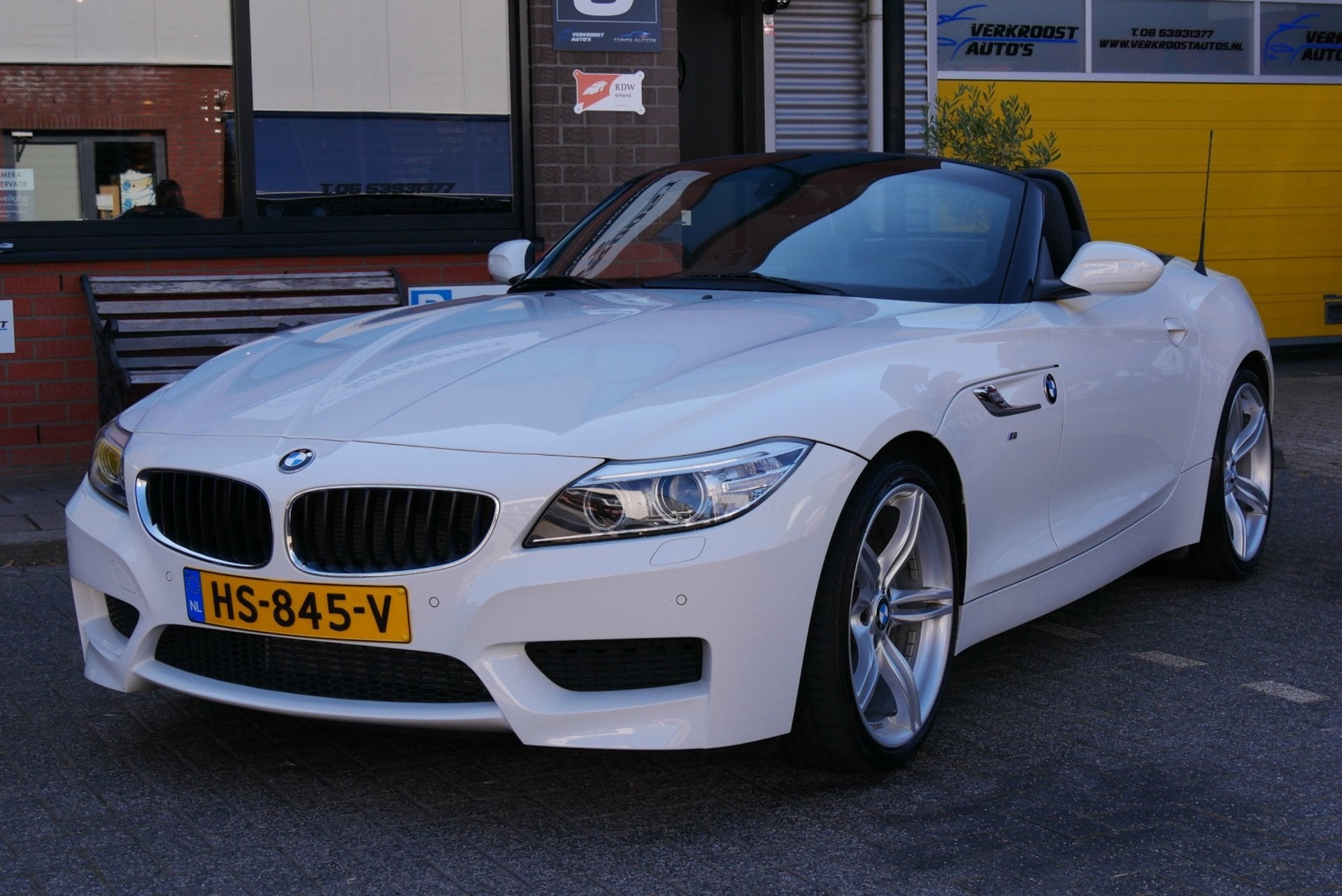 BMW Z4 Roadster SDrive18i. m-sport. leder. stoelverwarming.n, Auto's, BMW, Automaat, Gebruikt, Cabriolet, Wit