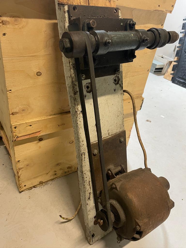 Oude boormachine met motor, Doe-het-zelf en Verbouw, Gereedschap | Boormachines, Ophalen, Gebruikt, Minder dan 400 watt, Overige typen