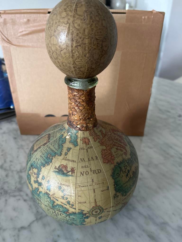 Vintage Italiaanse Karaf met Wereldkaart en Leer, Jaren 60, Antiek en Kunst, Ophalen of Verzenden
