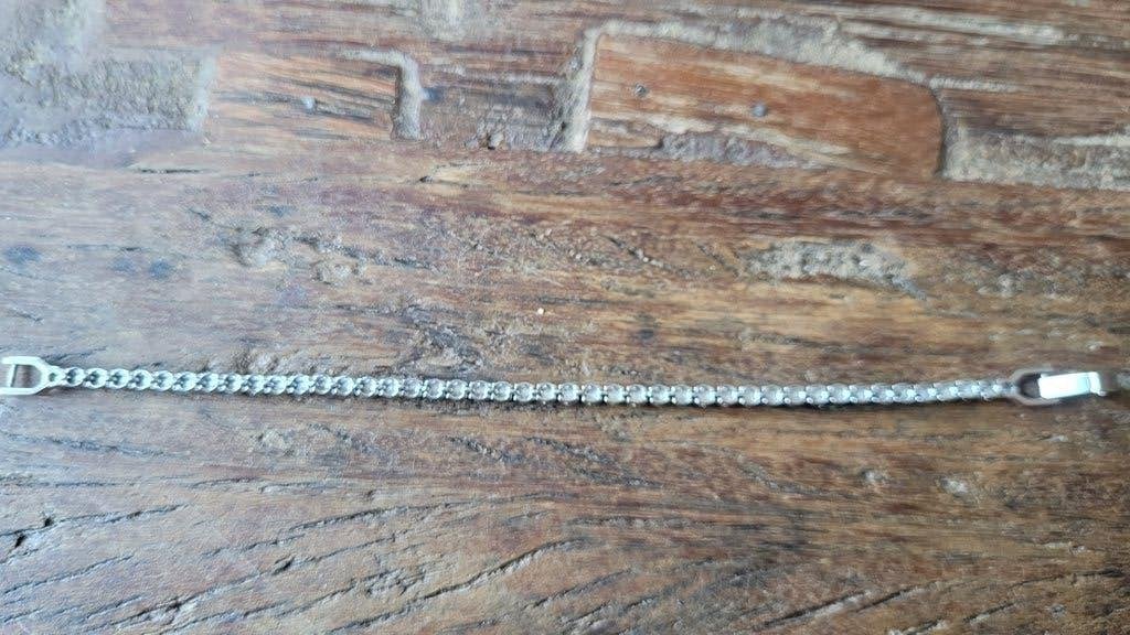 Swarovski tennisarmband. in nieuwstaat, Ophalen, Zo goed als nieuw, Sieraad of Horloge