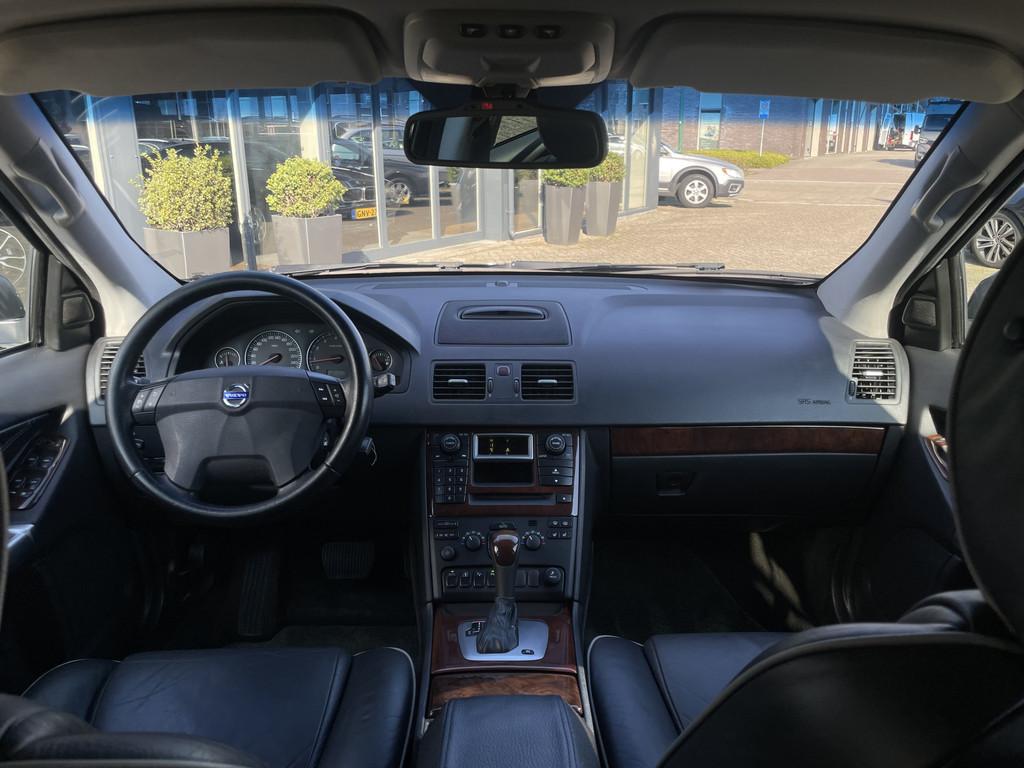 Volvo XC90 4.4 V8 Executive 7p Youngtimer | Navi | Trekhaak, Auto's, Gebruikt, 7 stoelen, Zwart, Leder