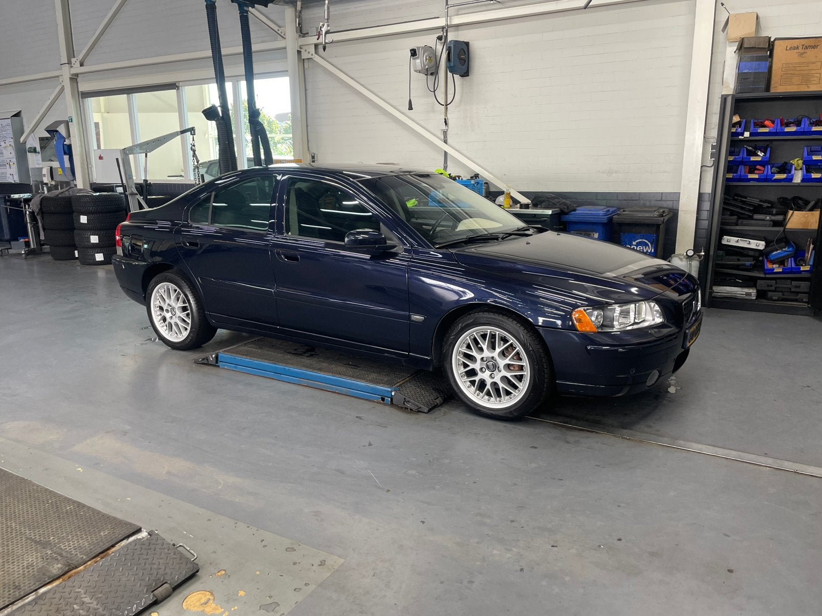 Volvo S60 2.4 140PK AUT 2005 Blauw, 1416 kg, Blauw, S60, 2435 cc