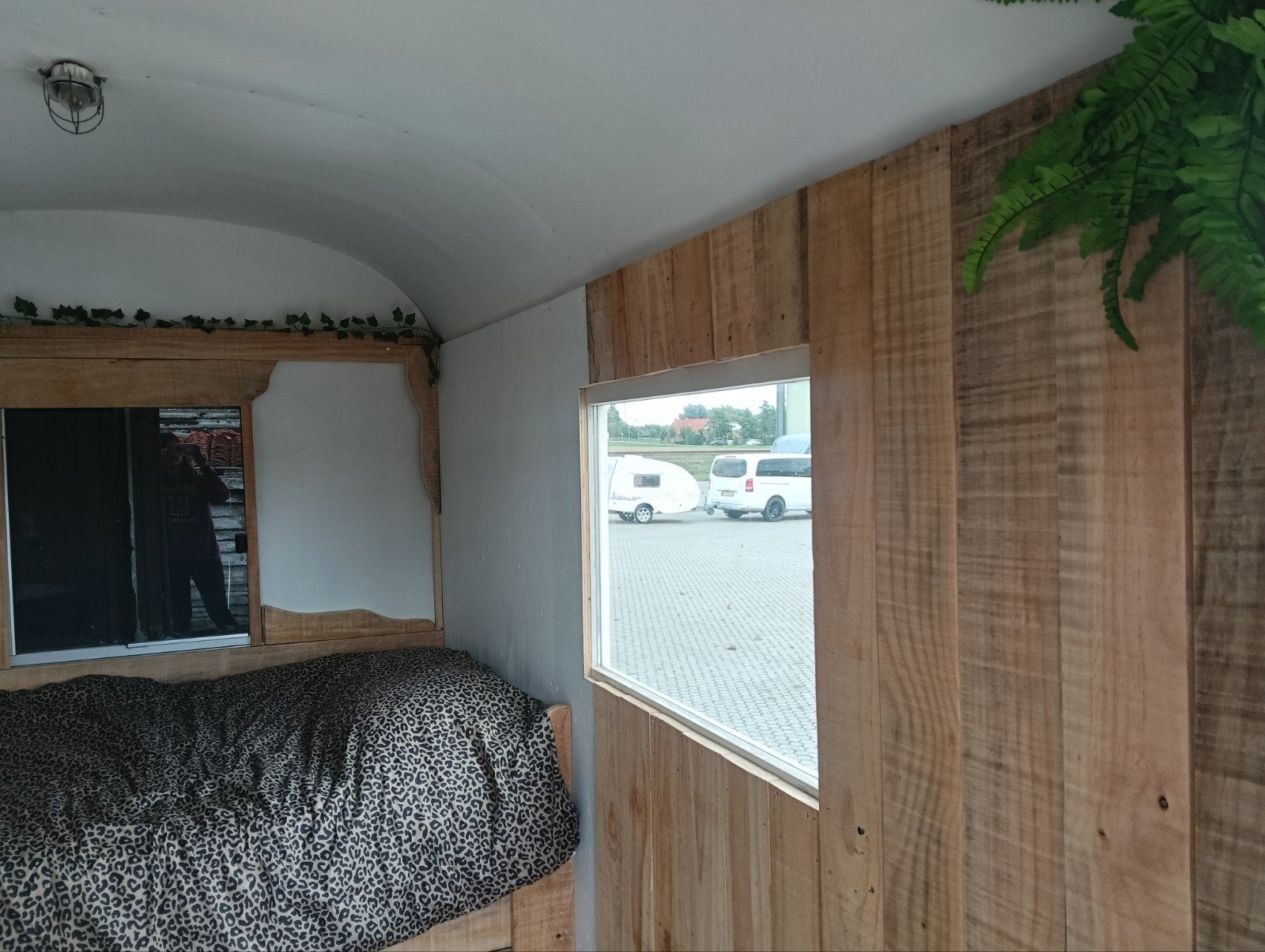 Foto 8 van Unieke Pipowagen/Tiny House met veranda met heerlijk bed.