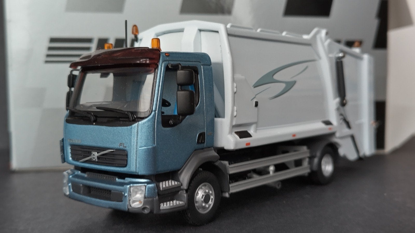 Volvo FL vuilniswagen 1:50 Motorart Pol, Hobby en Vrije tijd, Overige merken, ., Ophalen of Verzenden, Zo goed als nieuw