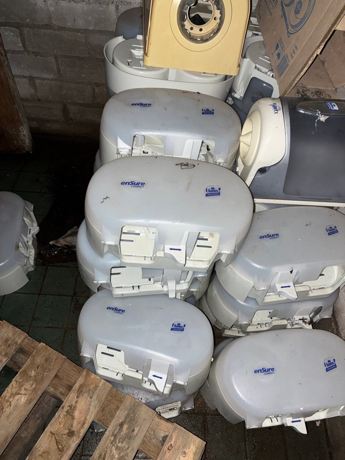 Wc rol houder Lotus Professional Ensure Handdoekdispenser, Huis en Inrichting, Schoonmaakartikelen, Ophalen, Overige typen