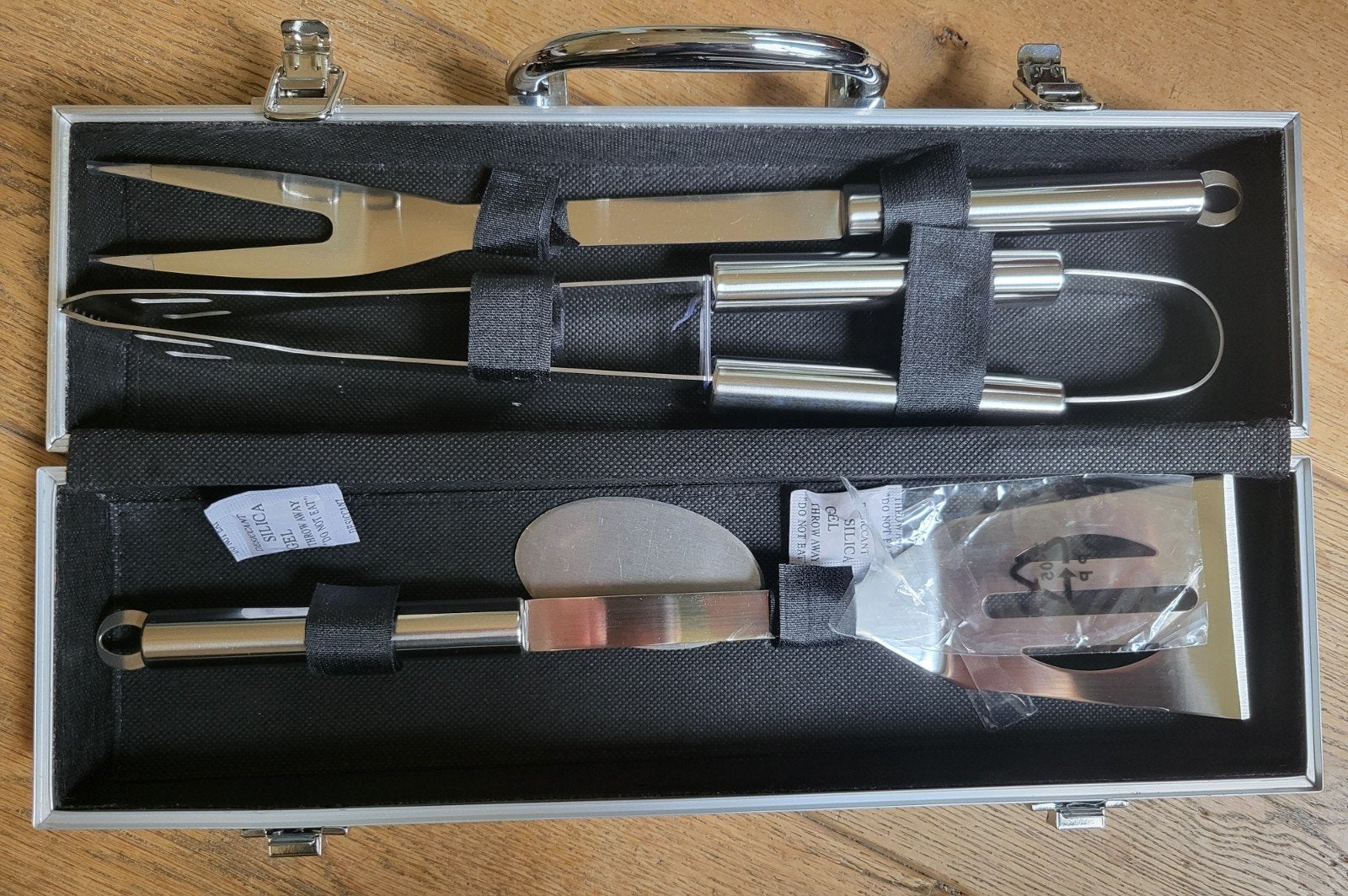 BBQ Grillbestekset 3-delig in aluminium koffer - NIEUW, Ophalen of Verzenden, Nieuw