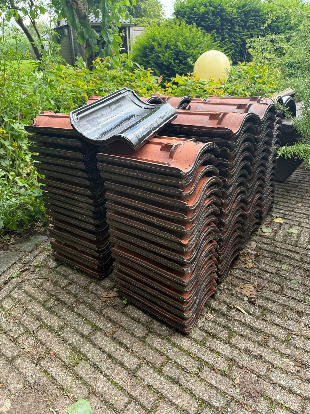 140x  Monhier 06 OVH donkerbruin engobe en 11 nokpannen, Zo goed als nieuw, Dakpannen, Overige kleuren, Steen of Klei