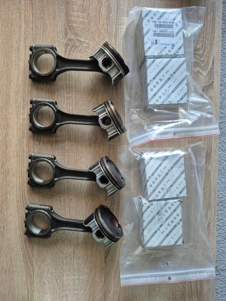 Set van 4 zuigers. Alfa romeo 1750TBI, Ophalen of Verzenden, Gebruikt, Alfa Romeo