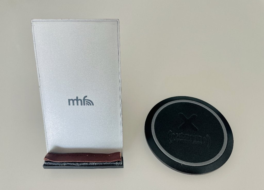 2 Draadloze (QI) opladers voor telefoon, AirPods, etc., Draadloze oplader, Micro-USB, Ophalen of Verzenden, Zo goed als nieuw