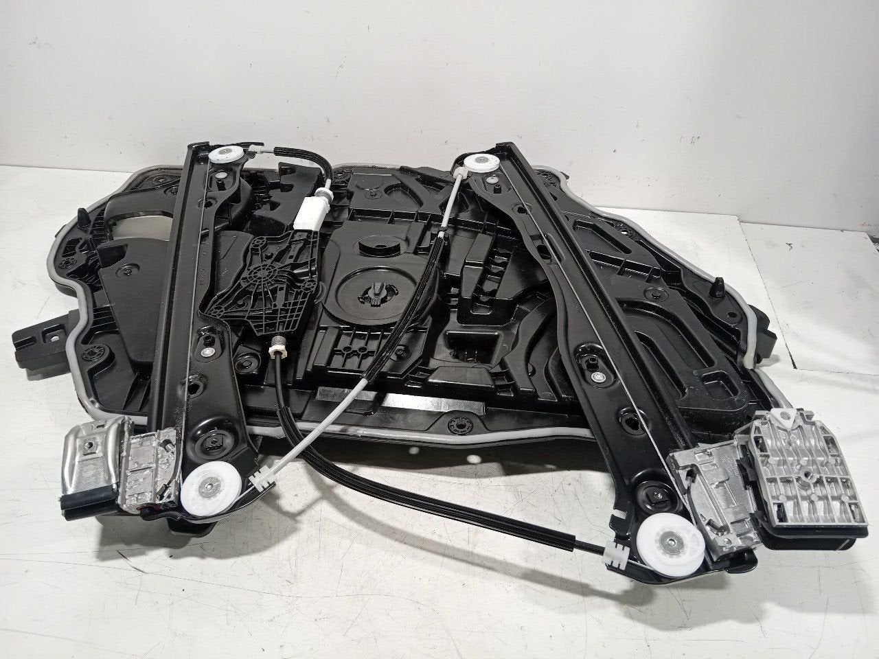 Raammechaniek elektrisch rechts voor Tesla Model Y, Auto-onderdelen, Onderdelen@venauto.nl, Van der Ven Autorecycling B.V., Gebruikt