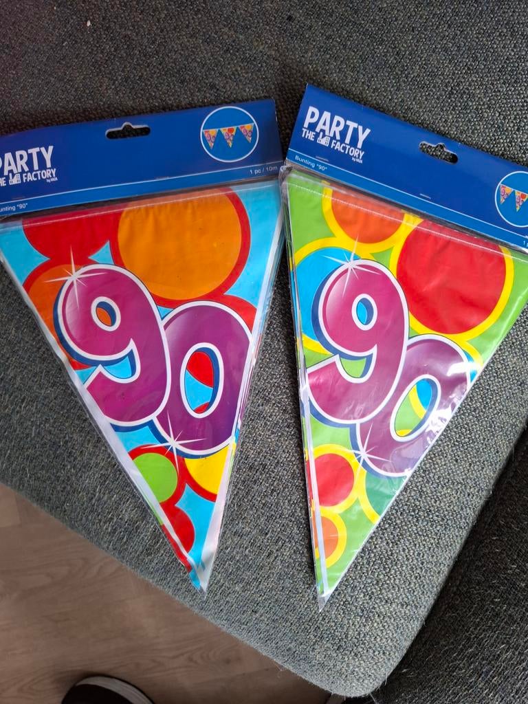 2 nieuwe slingers 90e verjaardag, Ophalen