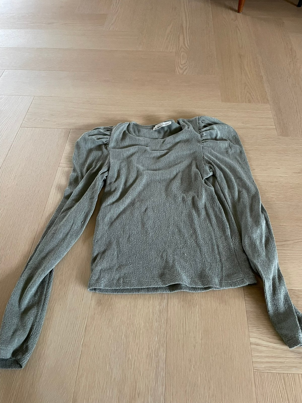 Groene top met lange pofmouwen, Maat 38/40 (M), Ophalen of Verzenden, Zo goed als nieuw, Lange mouw