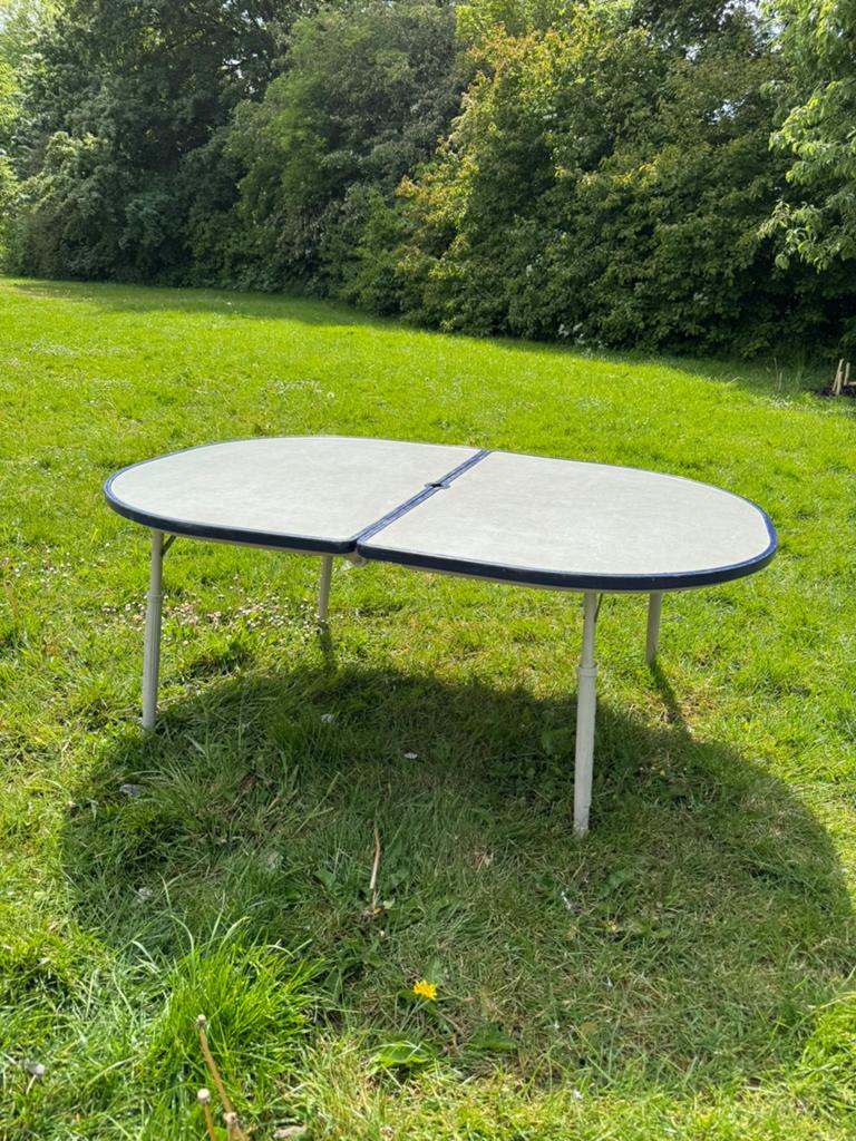 Ovale kampeertafel, Caravans en Kamperen, Kampeermeubelen, Ophalen, Zo goed als nieuw, Campingtafel