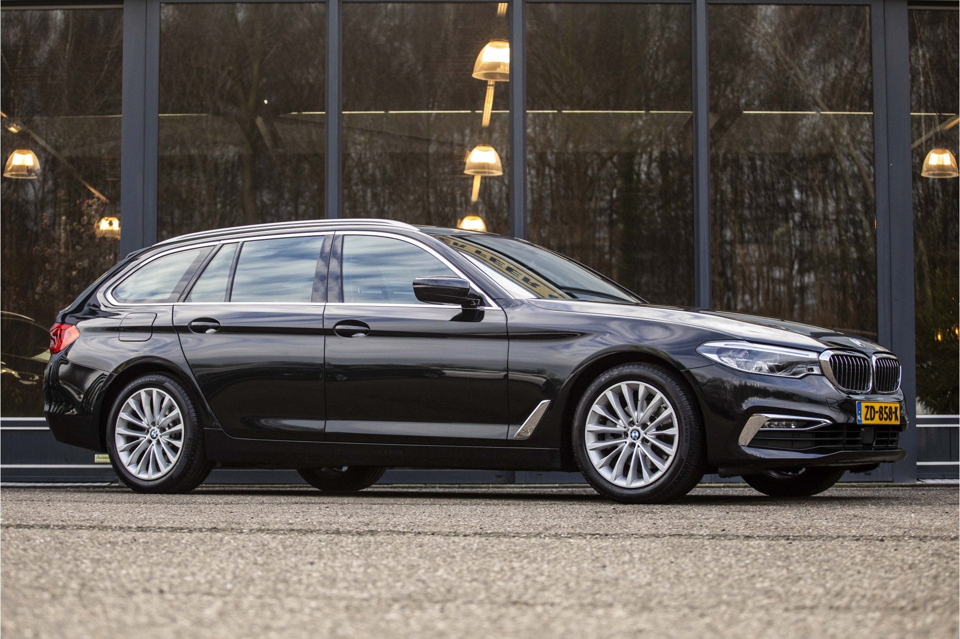 BMW 5 Serie Touring 520i High Executive (bj 2019, automaat), Automaat, Achterwielaandrijving, Euro 6, 4 cilinders