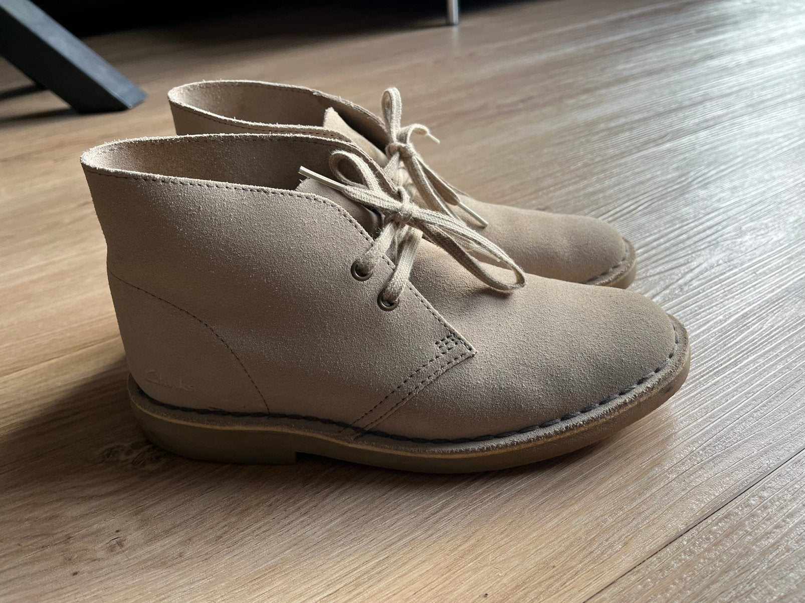 Zeer weinig gedragen Clarks desert boots maat 38, Ophalen of Verzenden, Zo goed als nieuw, Beige