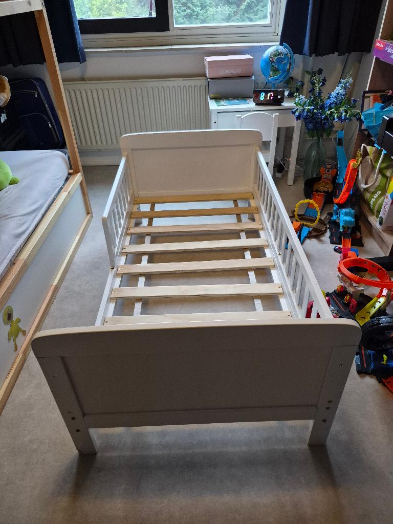 Wit peuterbed met valbescherming, Ophalen, Gebruikt, 70 tot 85 cm, 140 tot 160 cm