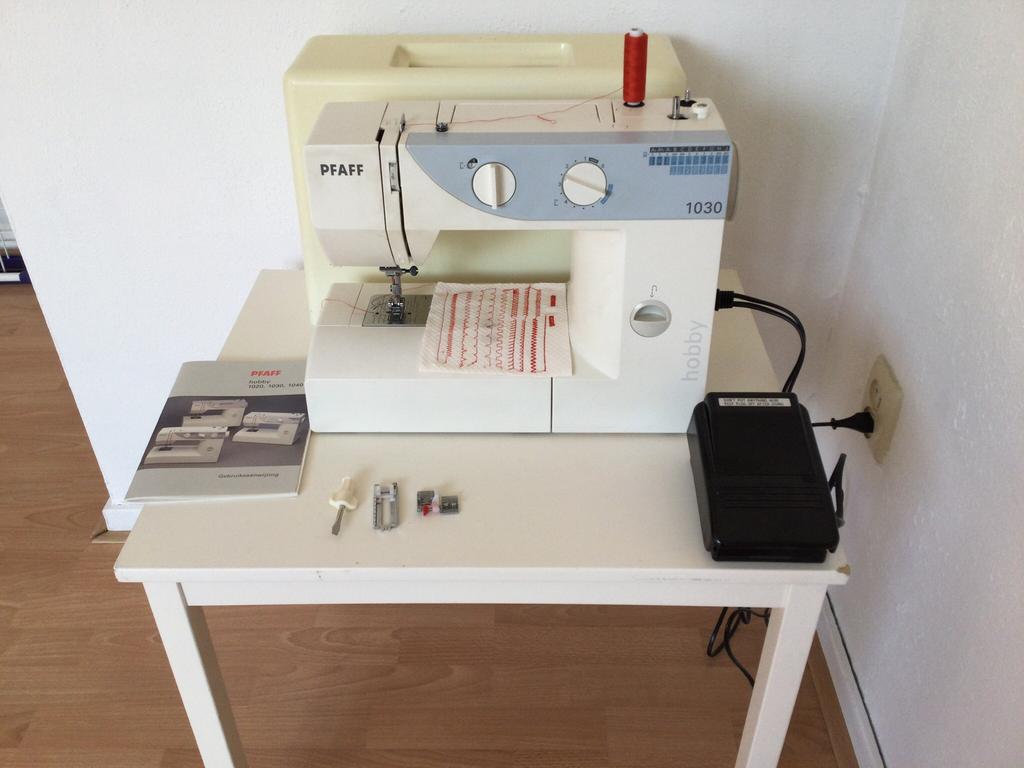 Pfaff Hobby 1030 naaimachine, Hobby en Vrije tijd, Naaimachines en Toebehoren, Ophalen, Zo goed als nieuw, Naaimachine, Pfaff