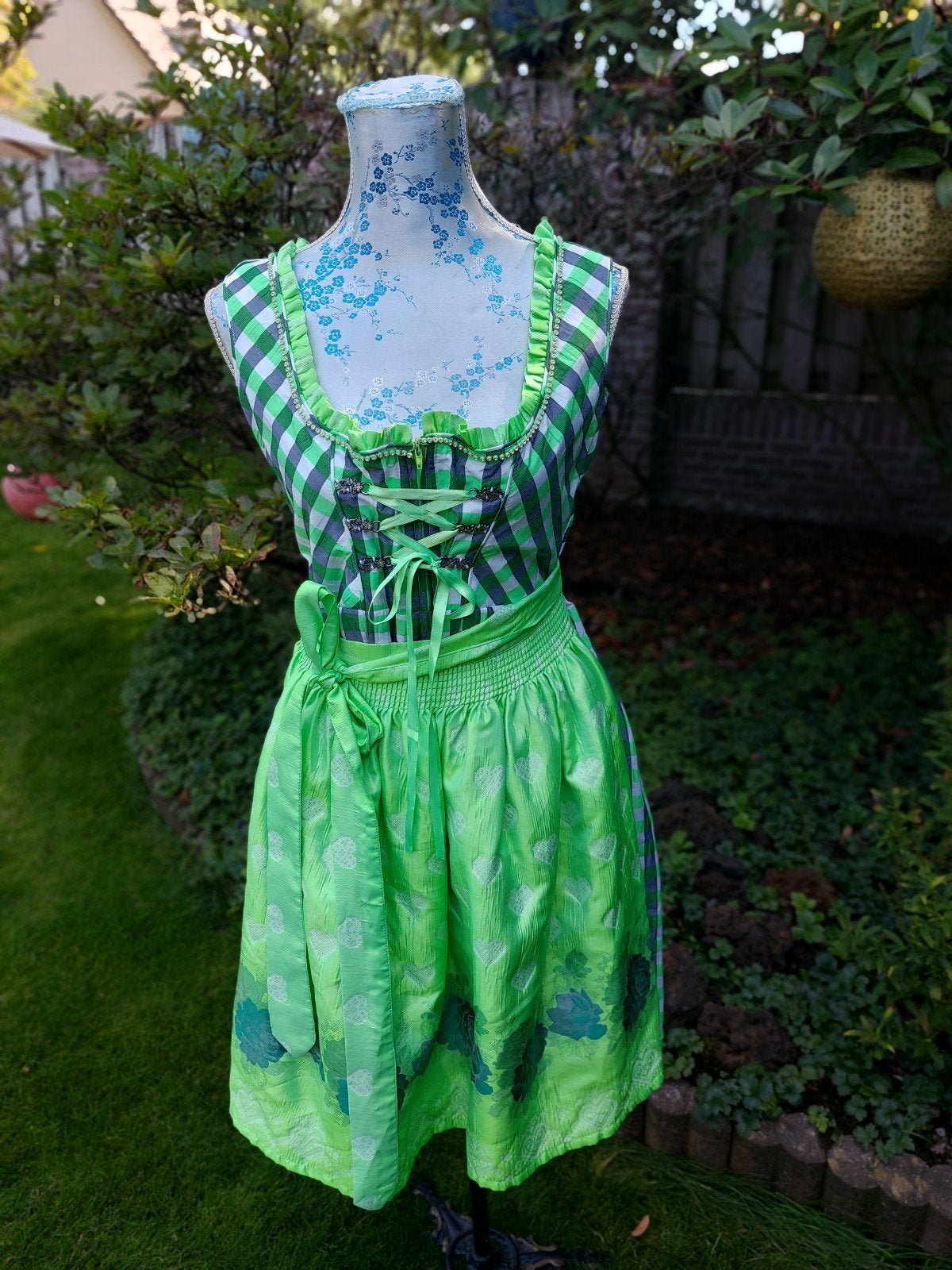 dirndl oktoberfest jurk met schort, Kleding | Dames, Carnavalskleding en Feestkleding, Maat 42/44 (L), Ophalen of Verzenden, Kleding