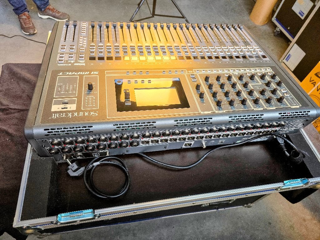 Soundcraft Si Impact + MSB32R + Flightcases, Ophalen, Zo goed als nieuw, 20 kanalen of meer, Microfooningang