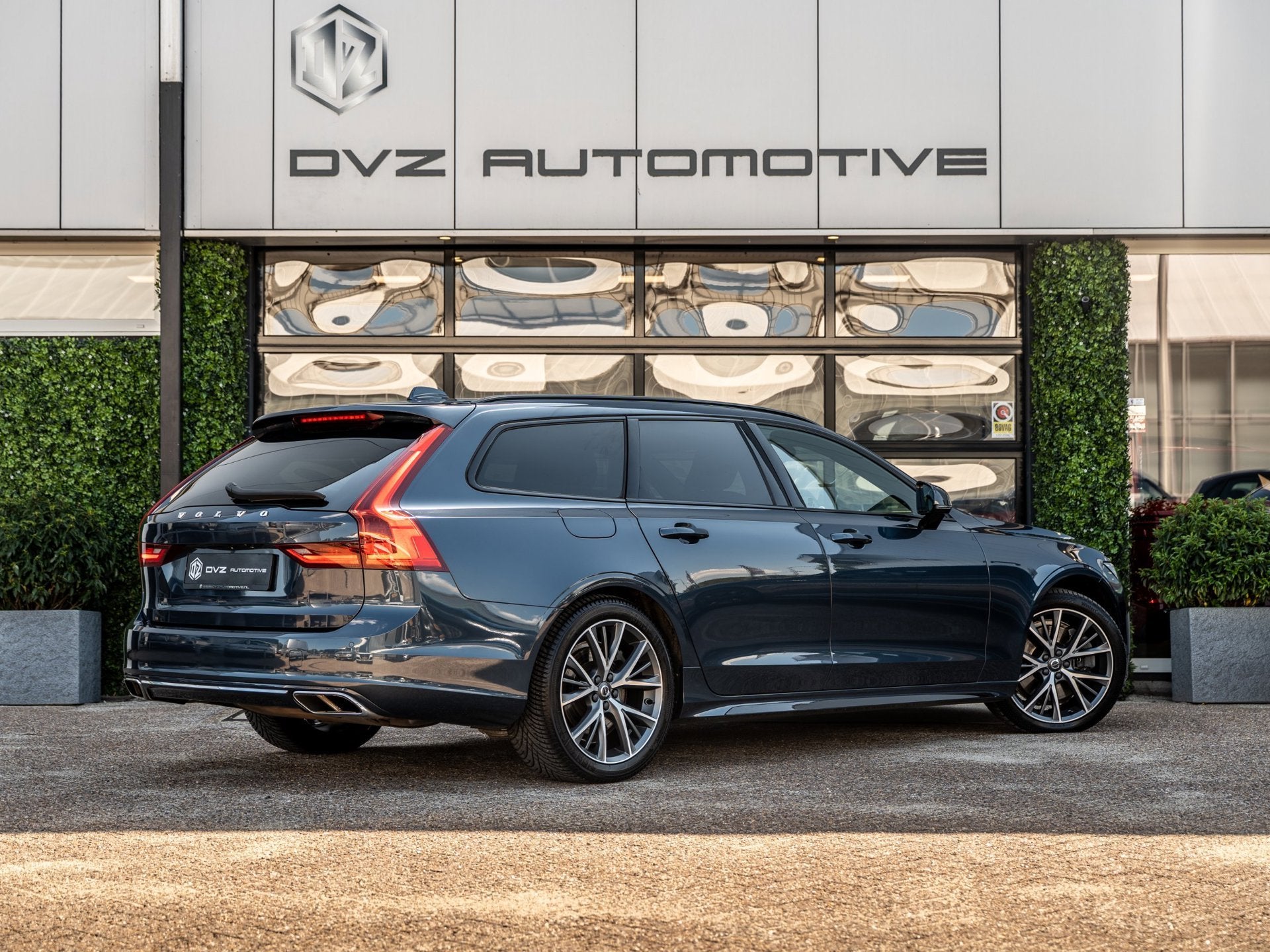 Volvo V90 2.0 T8 AWD R-Design | Bowers&Wilkins Sound |, Auto's, Automaat, Dealer onderhouden, Zwart, 4 cilinders