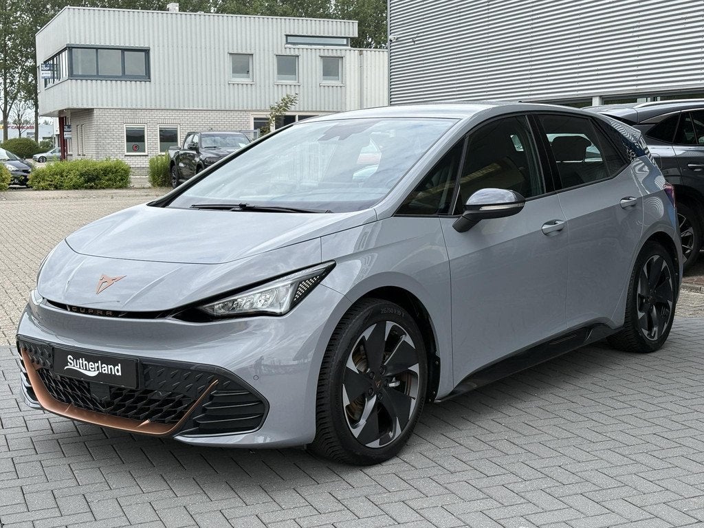 CUPRA Born Essential 62 kWh | 19 Inch | PDC V+A | Carplay |, Auto's, Cupra, Automaat, Gebruikt, Zwart, 375 min