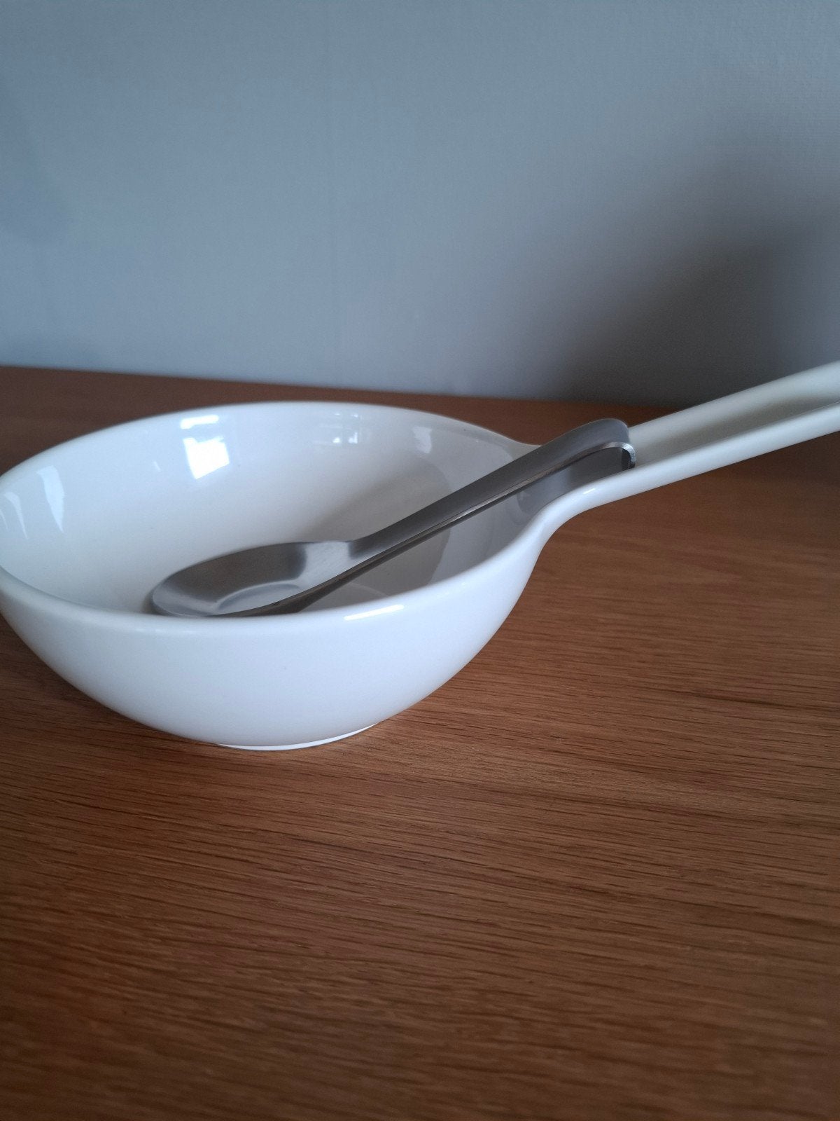kom met lepel. te gebruiken als soepkop, of voor nootjes, Ophalen